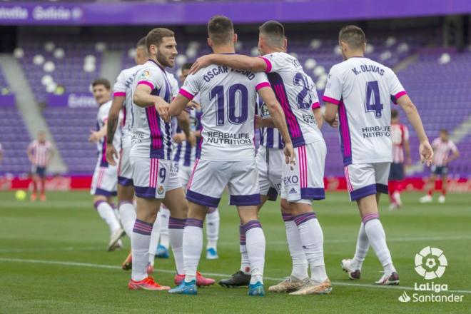 El Real Valladolid celebra el gol de Óscar Plano al Atleti (Foto: LaLiga).