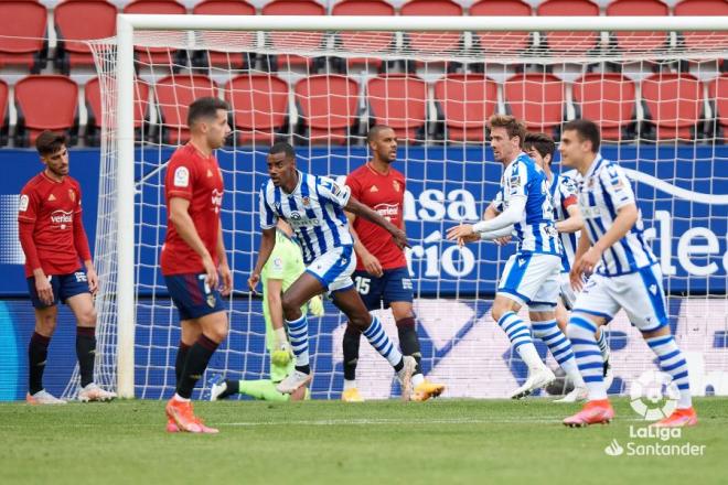 Isak celebra su gol en El Sadar en el Osasuna-Real Sociedad (Foto: LaLiga).