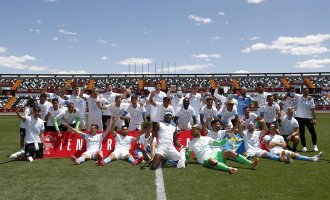 Foto de familia tras el ascenso Foto: Rfef.es).