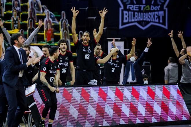 El Bilbao Basket gana al Joventut y sella la permanencia en la ACB (Foto: Edu del Fresno).