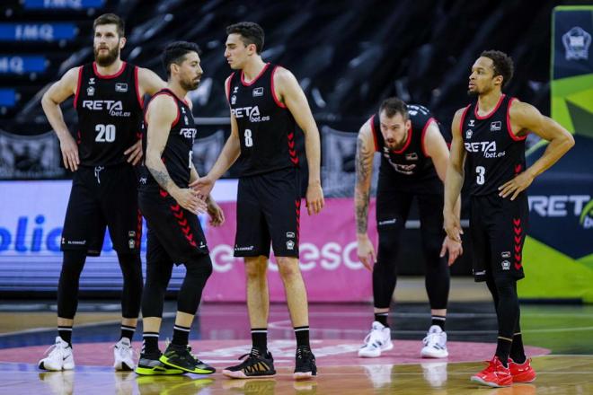 El Bilbao Basket gana al Joventut y sella la permanencia en la ACB (Foto: Edu del Fresno).