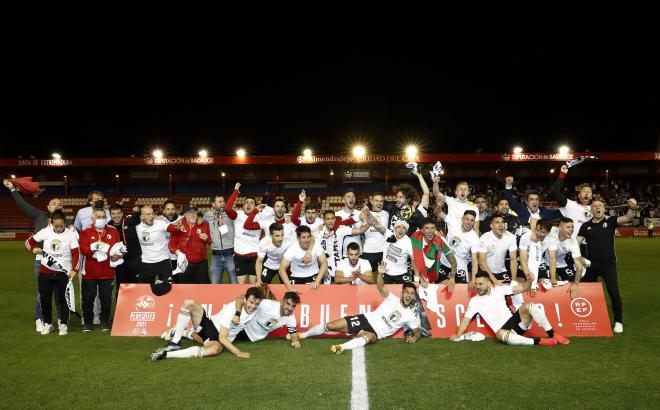 El Burgos CF celebra su ascenso a LaLiga Smartbank (Foto: Burgos CF)