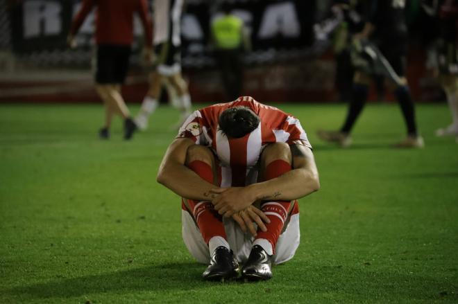 Desolación en el Bilbao Athletic tras la derrota por 1-0 en la prórroga en Almendralejo (Foto: Athletic Club).