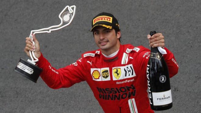 Carlos Sainz celebra su segundo puesto en el GP de Mónaco con Ferrari (Foto: EFE).