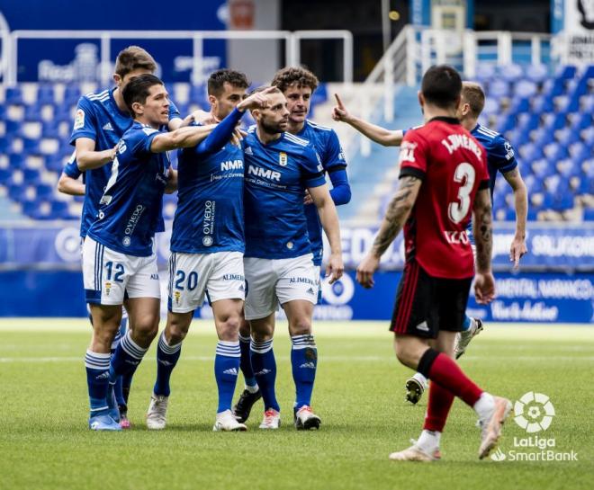 Los jugadores del Oviedo celebran el gol de Tejera ante el Mirandés (Foto: LaLiga).