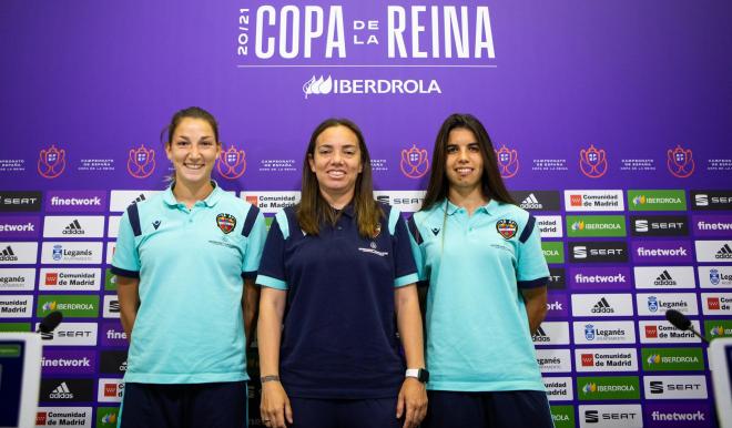 Cometti, María Pry y Alba Redondo en la rueda de prensa previa a la semifinal de la Copa de la Reina. (Foto: Levante UD)