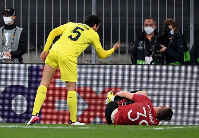 Dani Parejo recrimina a McTominay en la final de la Europa League (Foto: Cordon Press).