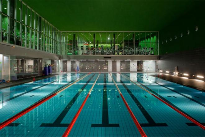 Las piscinas del polideportivo de Miribilla en Bilbao.