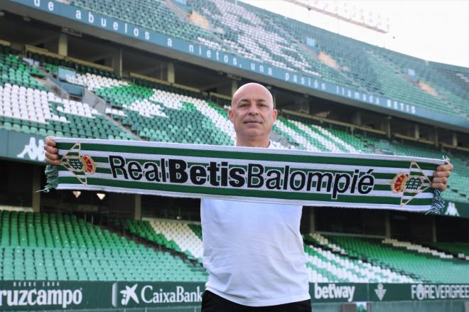 Juanito renueva con el Real Betis Futsal (Foto: Betis Futsal).