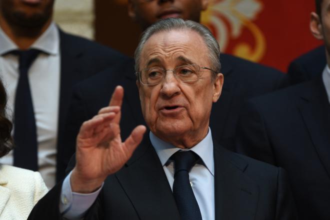 Florentino Pérez y el Real Madrid se libran por el momento de la sanción de UEFA (Foto: Cordon Press).