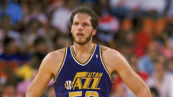 Mark Eaton, durante un partido con los Utah Jazz.