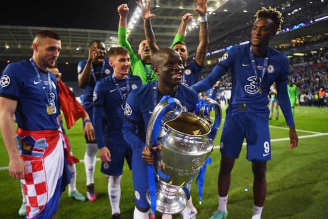 N'Golo Kanté celebra la Champions del Chelsea (Foto: Cordon Press).