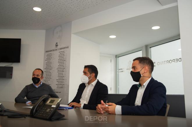 Borja Jiménez, durante la firma de su contrato con el Dépor (Foto: RCD).