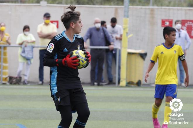 Cubi, durante un partido del Cádiz en LaLiga Promises (Foto: LaLiga).