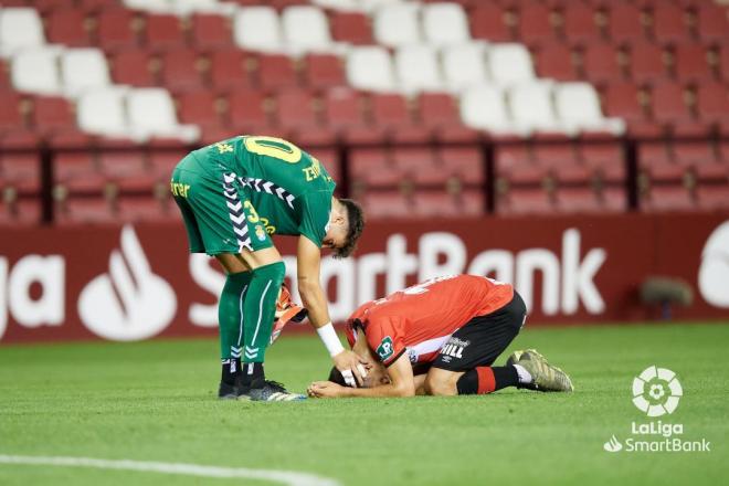 Desolación en los jugadores del Logroñés tras el descenso (Foto: LaLiga SmartBank).