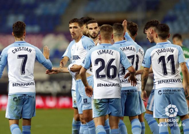 Los jugadores del Málaga celebran uno de los goles de Scepovic (Foto: LaLiga).