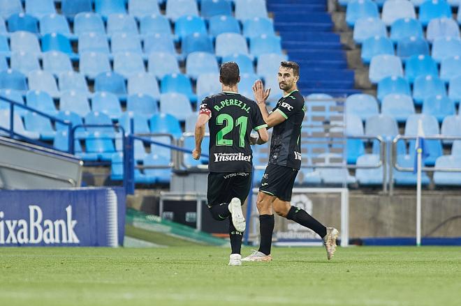 Juan Muñoz pide perdón tras su primer gol en el Real Zaragoza-Leganés (Foto: Dani Marzo).