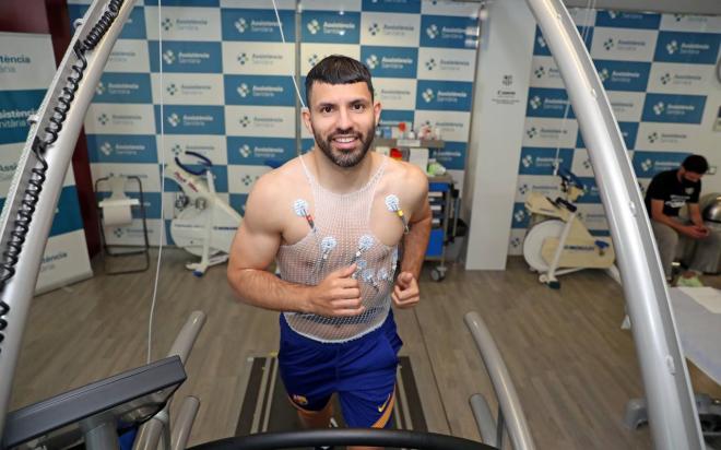 El Kun Agüero, en su revisión médica con el Barcelona (Foto: FCB).