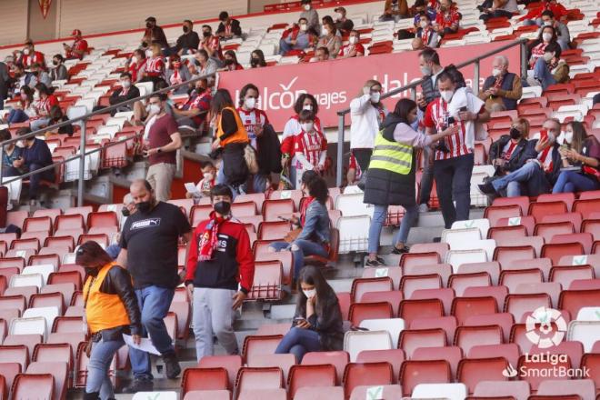 Aficionados del Sporting vuelve a El Molinón para el Sporting-Almería (Foto: LaLiga).