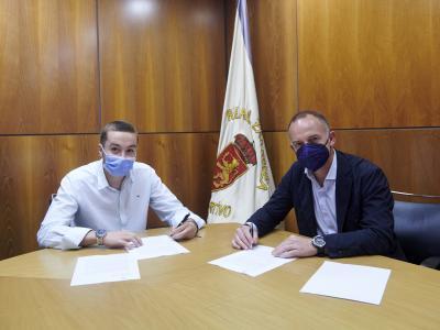Marc Aguado firma su renovación con el Real Zaragoza (Foto: Real Zaragoza)