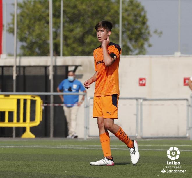 Jaume Durà celebra un gol con el Valencia en LaLiga Promises (Foto: LaLiga).