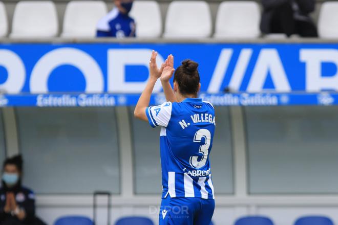 Noelia Villegas aplaude a la afición del Dépor en Abegondo (Foto: RCD).