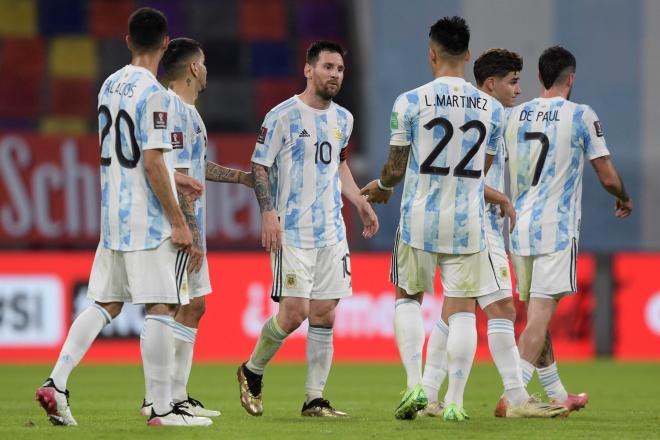 Leo Messi, junto a sus compañeros de la selección argentina (FOTO: EFE).