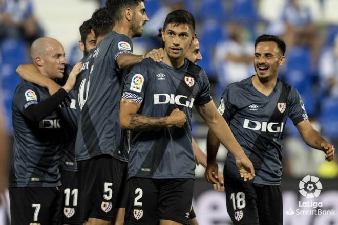 Los jugadores del Rayo Vallecano celebran el triunfo ante el Leganés (Foto: LaLiga).