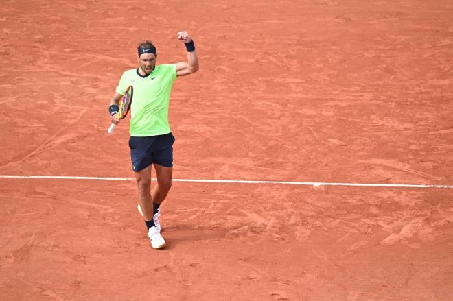 Rafa Nadal festeja un punto en Roland Garros (Foto: Cordon Press).