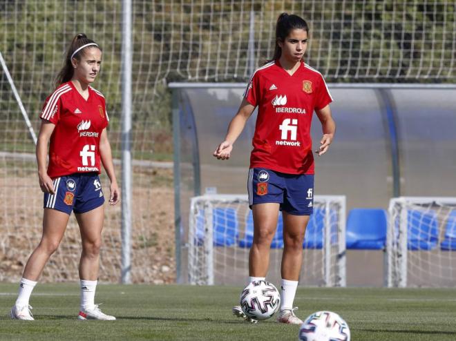 Alba Redondo, del Levante Femenino, con la selección española. (Foto: Levante UD)