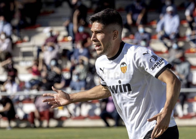 Fran Navarro, en un gol con el Valencia CF Mestalla (Foto: Valencia CF)