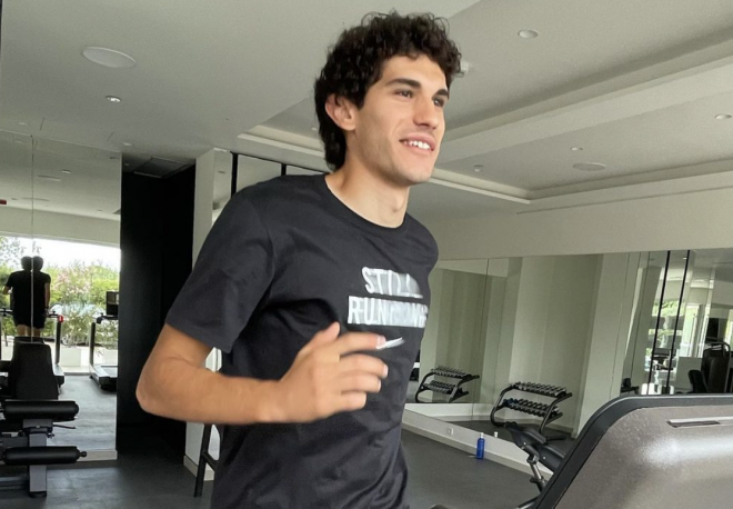 Jesús Vallejo, entrenándose en el gimnasio durante sus vacaciones.