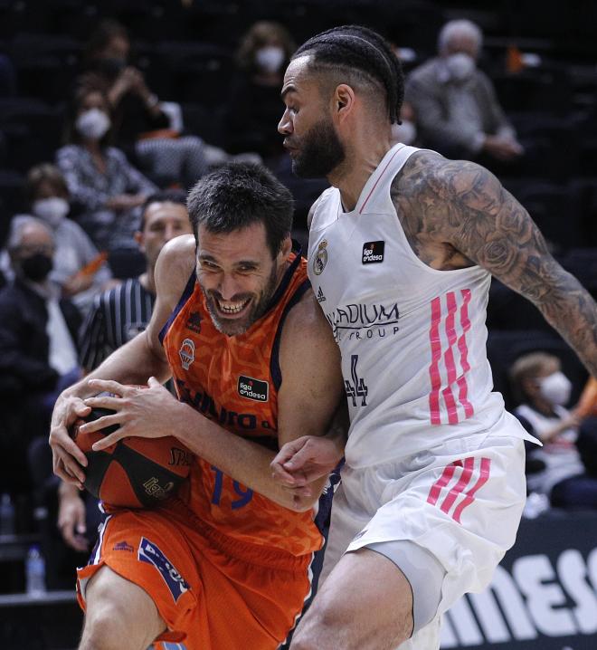 San Emeterio jugó ante el Madrid (Foto: Valencia Basket)