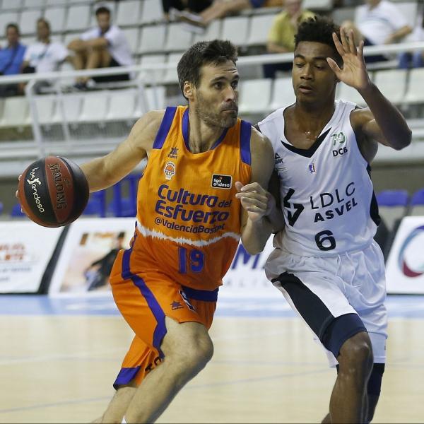 San Emeterio en una ofensiva del Valencia Basket (Foto: Web oficial Valencia Basket) .jpg