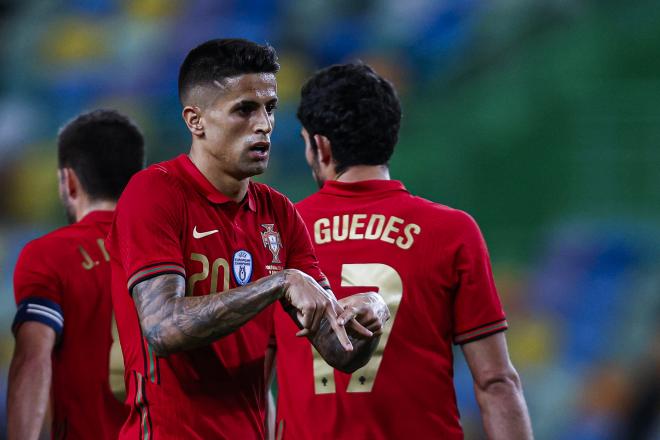 Guedes celebrando el gol de Cancelo ante Israel (Foto: Federación Portuguesa de Fútbol web oficia