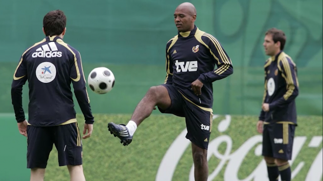 Marcos Senna, con la Selección Española en un entrenamiento.