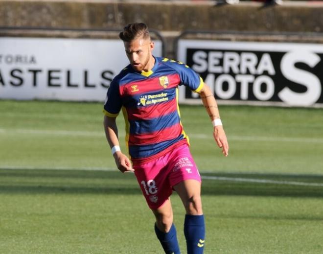 Diego González, durante un partido con el Llagostera esta temporada (Foto: UE Llagostera).