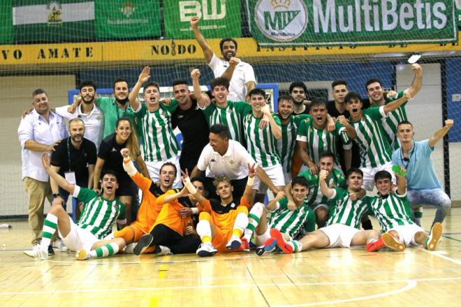 Los jugadores del Betis Futsal tras el ascenso (foto: Betis Futsal).