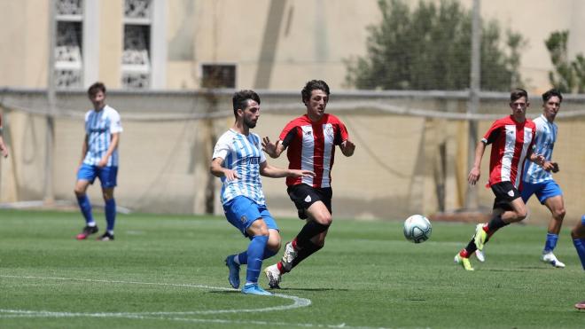 Lance del partido entre el Málaga Juvenil y el Athletic en la ida de los cuartos de final de la Co