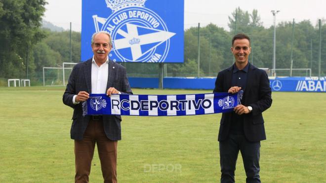 Borja Jiménez junto a Antonio Couceiro durante su presentación (Foto: RCD).