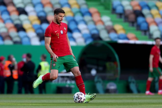Rúben Dias durante un partido con Portugal, una de las favoritas en la Eurocopa 2020 (Foto: Cordon