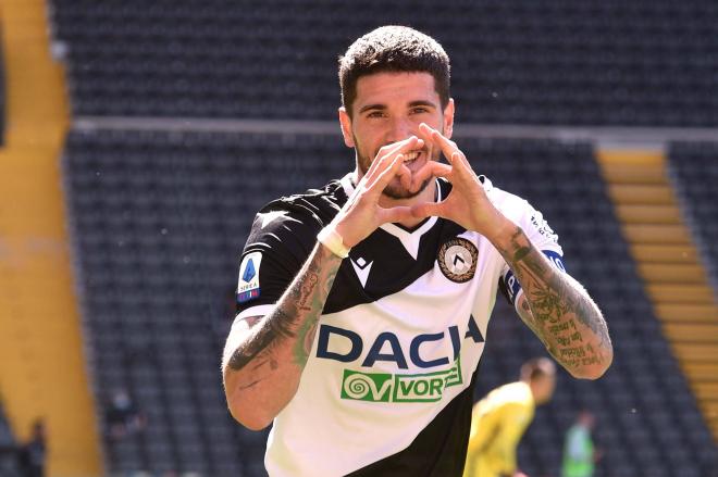 Rodrigo de Paul, que también está casi cerrado en el Atlético, celebra un gol para Udinese (Foto: Cordon Press).