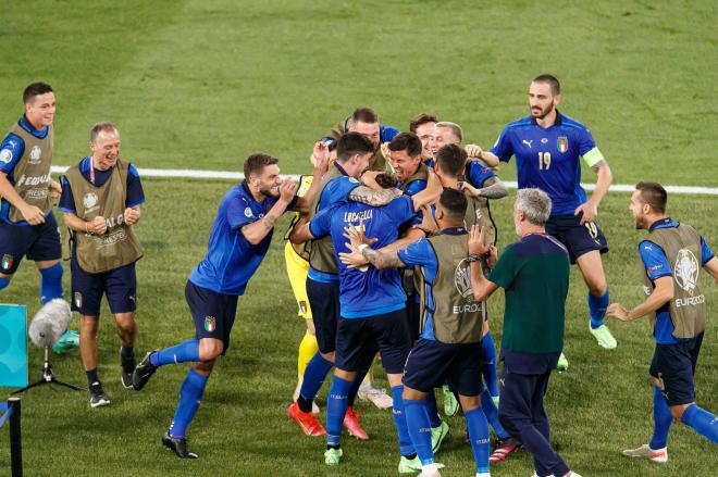 Locatelli celebra con sus compañeros uno de los goles (FOTO: Cordón Press).