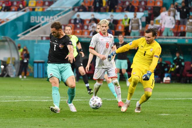 Marko Arnautovic anotando el tercer gol de Austria ante Macedonia del Norte (Foto: Cordon Press).