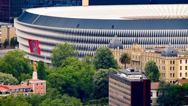 Bonita panorámica aérea de Bilbao y del campo de San Mamés, donde habrá que votar el viernes 24 de Junio.