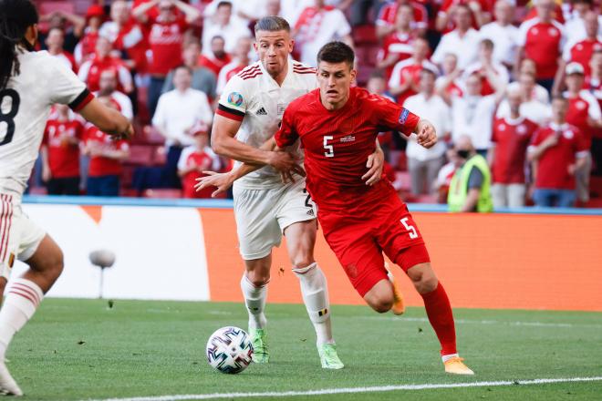 Maehle es uno de los jugadores que interesan al Atlético de Madrid (Foto: Cordon Press).