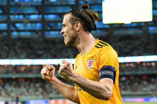 Gareth Bale, jugador del Real Madrid, celebra un gol de Gales a Turquía (Foto: Cordon Press).