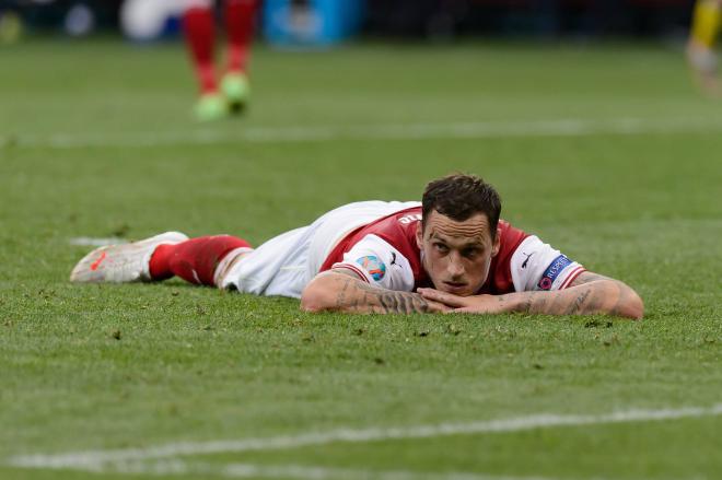 Arnautovic se lamenta en el suelo tras una oportunidad de gol desaprovechada (Foto: Cordon Press).