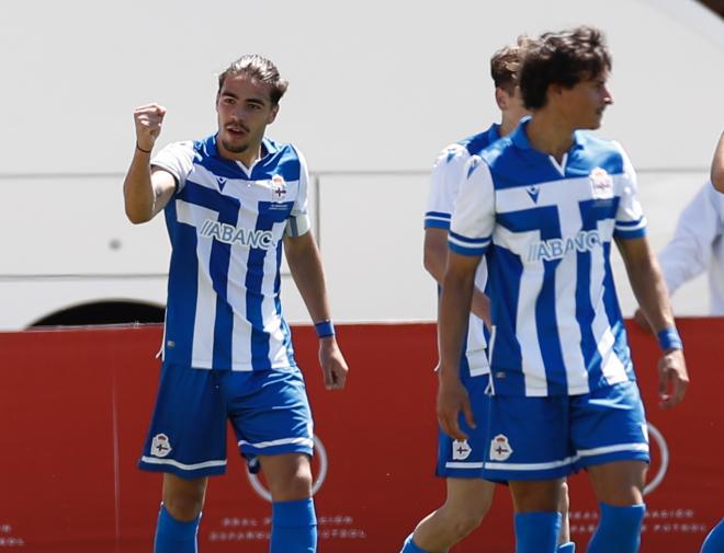 Jugadores del Dépor celebran la conquista de la Copa de Campeones.