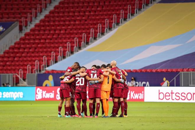 Piña de los jugadores de Venezuela antes de enfrentarse a Perú (Foto: CONMEBOL).